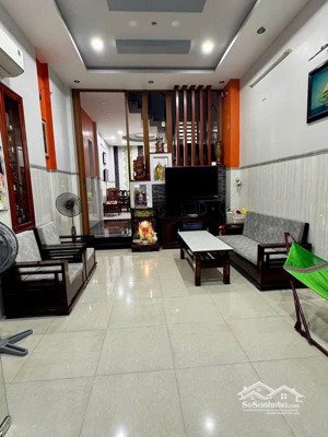 nhà phố mặt tiền đường nguyễn công trứ gần chợ đầm, gần biển chỉ 17 tỷ/ lh 