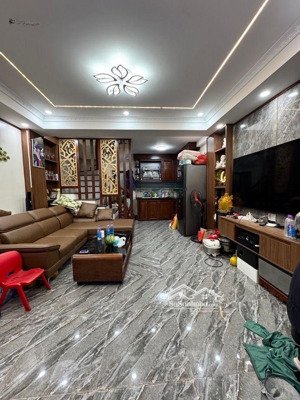 siêu phẩm 33m2 oto đỗ cửa-mặt tiền khủng-nở hậu-vài bước ra phố-tương lai rực rỡ!