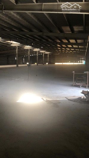 bán gần 7000m2 trong đó có 6000m2 nhà xưởng đang cho thuê hơn 3tỷ/năm
