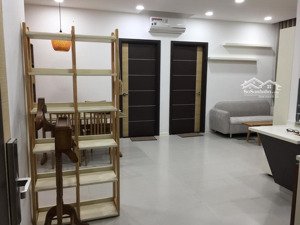 cần cho thuê căn góc cc 590 cmt8 q.3. dt 100m2 3p 2wc. giá 12tr. lh 