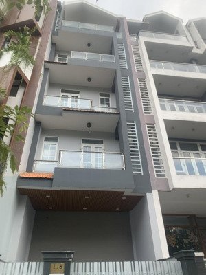 cho thuê nhà hầm 4 lầu có thang máy mặt tiền đường d1 kdc himlam quận 7