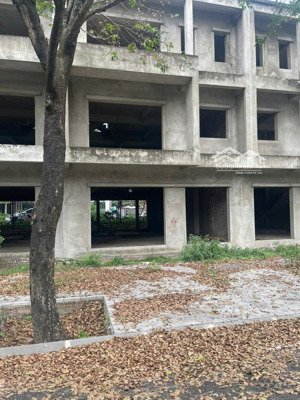 cần bán nhà phố vạn tuế ecopark dt 100m2 nhà thô hướng tây nam, giá 22tỷx nhỏ bao phí sang tên