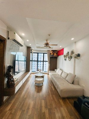 chính chủ cho thuê căn 2pn, chỉ 13,5 tr, vào ngay tại goldmark city