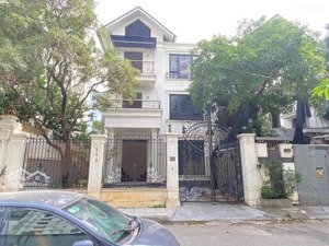 duy nhất ...rẻ nhất... chính chủ gửi bán căn biệt thự 200m2- 4 tầng - mặt tiền 10m - giá: 5x tỷ