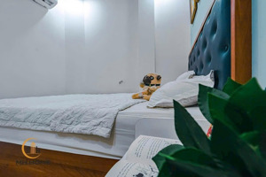 tòa căn hộ dịch vụ sân bay hầm + 5 tầng, 24 phòng full nội thất, dòng tiền 200tr/tháng