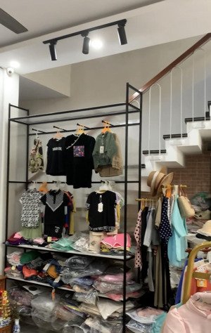 siêu phẩm mặt phố nguyễn hoàng.đang cho thuê 15tr/tháng. vị trí đẹp gần nguyễn văn linh.