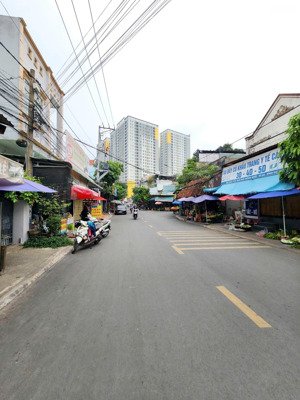 bán nhà 1t1l và dãy trọ 10x46m, mặt tiền chợ xóm vắng, p. dĩ an, thu 40tr/th