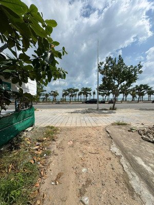 bán lô đất sát biển, ngay bán đảo sơn trà từ nhà nhìn ra thấy biển rất đẹp