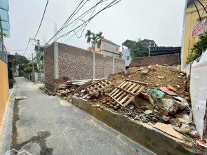 bán nhanh lô đất vuông vắn đẹp mặt tiền rộng