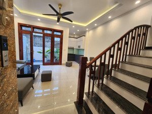 vip! 8.8tỷ- 46m2! nhà thạch bàn 6t thang máy, full nội thất, ôtô nhỏ lùi, 10m ra ôtô tránh.