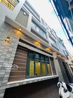 nhà đẹp sau căn mặt tiền hẻm thông vị trí : bùi quang là p 12
dt 8,5 x 5 trệt 2 lầu sân thượng