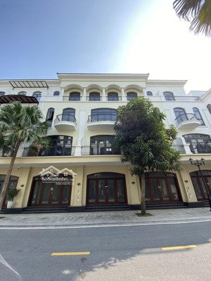 bán nhanh liền kề 70m2 chà là sát công viên chỉ 10 tỷ rẻ nhất vhocp2 sẵn sổ giao dịch luôn