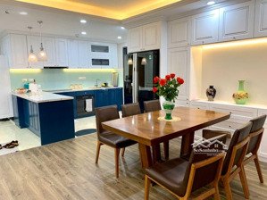 chính chủ muốn bán căn góc toà b golden land dt: 131m2, 3pn 2wc, giá 10.7 tỷ, 