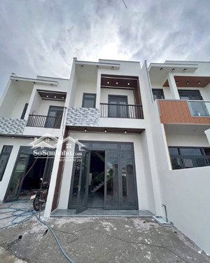 cần bán gấp căn 1 trệt 1 lầu - sổ riêng - cạnh chợ, sát trường học - kinh doanh cho thuê tốt.