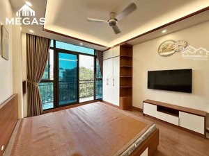 cho thuê nhà ở ngõ 73 hoàng cầu, dt 50m*5 tầng, nhà full đồ cơ bản, oto đỗ cửa, giá thuê 22 triệu