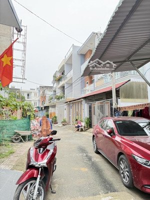 bán nhà 3 tầng hẻm xe hơi gần chung cư ricca p phú hữu q9 4pn 5wc giá 4,95 tỷ sổ hồng 