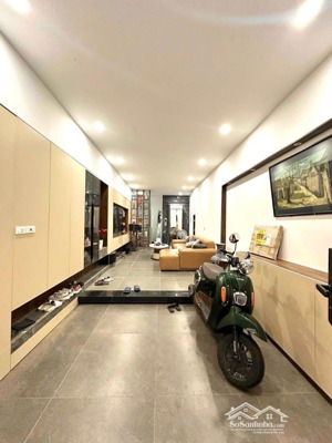 tây hồ , 6t thang máy , ngõ thông tứ tung , sát phố , nhỉnh 8 tỷ ( có tl )