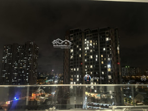 căn hộ d''lusso 2 phòng ngủ, nội thất cơ bản (đèn, rèm, máy lạnh) giá thuê 15 triệu / tháng