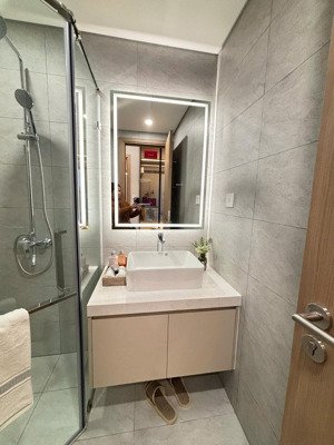 chính chủ tôi cần bán căn cc the charm an hưng, giá 5,65 tỷ, dt 75m2, tầng trung đẹp