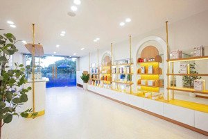 cho thuê tòa nhà 5 tầng - view hồ hoàng cầu - chuẩn spa/phòng khám cao cấp