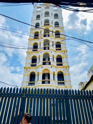 cho thuê nhà mt nguyễn văn quá, q. 12. dt: 8x30m, 1 trệt, 6 lầu, sân thượng. giá 160tr/tháng