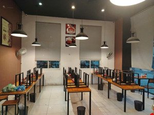 cho thuê nhà mặt phố trương định dt 110m2 x 2 tầng, mt 6,5 m, khu đông dân cư