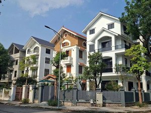 chính chủ cần bán biệt thự đơn lập phương viên nằm ở trung tâm kđt mailand hanoi city, vị trí đẹp