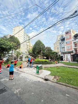 chính chủ cần bán đất góc hai mặt tiền trường sa( tặng nhà), xe tải thông chỉ 9tỷ hơn( tl)