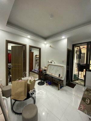 bán ccmn phố cự lộc - sát vách royal city. thiết kế 2 ngủ 1 khách 1 wc có ban công thoáng vĩnh viễn