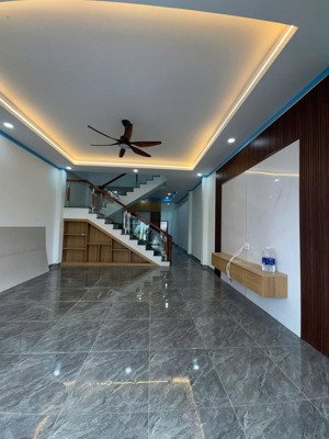 nhà đang cho thuê 8 triệu/tháng ở đ. phan đình phùng, p.lái thiêu, thuận an cách chợ lái thiêu 300m