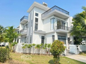 duy nhất 1 căn biệt thự giá rẻ bến lức giá hơn 2ty400. gần khu công nghiệp thuận 500m