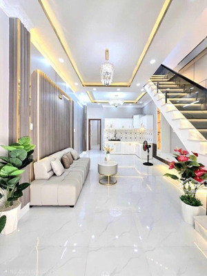 chủ cần tài chính bán gấp trong tháng 12-nhà đẹp mới căn góc rất thoáng-gần cầu phú xuân-60m2-