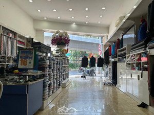 kẹt tiền bán mt kd đường 3/2-q.11, dt: 7x24m rất hợp kd hay ở, đầu tư. giá 27 tỷ nhà 3 lầu, sổ đẹp