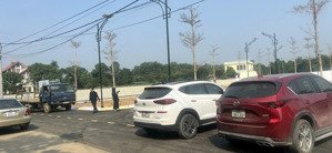 chính chủ cần bán gấp lô đất 100m ở trại láng, sẵn sổ, gần đhqg,fpt,metro số 5 chỉ vài phút lái xe