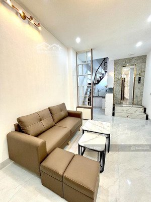 nhà mới ngọc khánh, ba đình, ở ngay, mặt ngõ thông kd online, gần ô tô, 32m2 *5 tầng, thang máy,