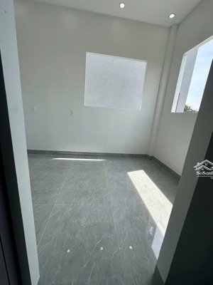 nhà mới xây chưa ai ở ngay vinhome nguyễn xiển. đường tải tận nơi. full nội thất