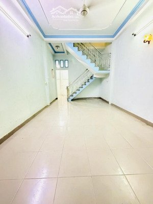 nhà 1p bộ ra mt phạm văn bạch 4x10 lầu 2pn 2vs tiện ích xq bao vây giá 4t650 lh hiệp