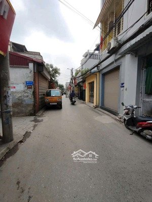 bán nhà phân lô phố ngọc thụy long biên 8.5 tỷ 40m mt 4m 5t ô tô kinh doanh.