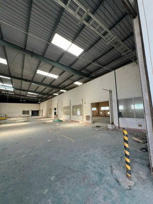 chính chủ cho thuê kho, xưởng: 1000 m, 1100 m (tại: đài tư - long biên - hà nội )