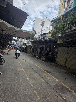 mặt tiền chợ bàn cờ hxh 8m tiện xây mới chỉ 7 tỷ