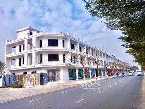 chưa bao giời có tiền lệ mua shophouse được tặng xe ô tô