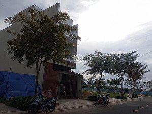 chủ cần tiền cần bán gấp lô đất mt 14m 90m2. shr. lh . dân cư đông đúc