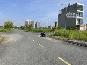 lô góc 2 mặt tiền trục đường 10m thông kdc centana, trường lưu, tp thủ đức, giá 68 triệu/m2 !