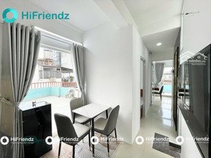 căn hộ 2 phòng ngủ ban công trung tâm quận 1