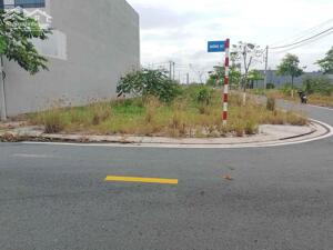 nền gốc 195m2 , 2 mạt tiền lộ tái định cư xã phú thuận , bình đại , bến tre