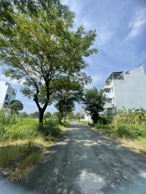 bán nhanh nền nhà phố kdc phú xuân (6x24m) 144m2, đường số 7 (20m) giá 54tr/m2 lh 