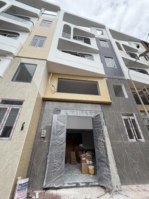 nhà đẹp 5 tầng, 4pn 5wc. hẻm xe hơi 6m. ngay chiến lược giáp tên lửa. full nội thất. sổ hồng 2025