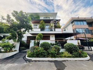 biệt thự mỹ gia 2 phú mỹ hưng cho thuê 247m2 5pn 130tr/tháng full nội thất