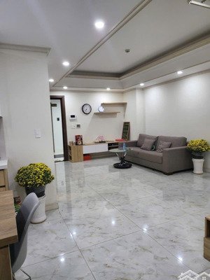 bắn căn 2pn 81m2 view ngoài thoáng mát giá 4.630 tỷ full nội thất