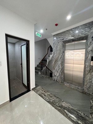 nhà phân lô a4 hoàng quốc việt 7 tầng thang máy - oto vào nhà 25.5 tỷ